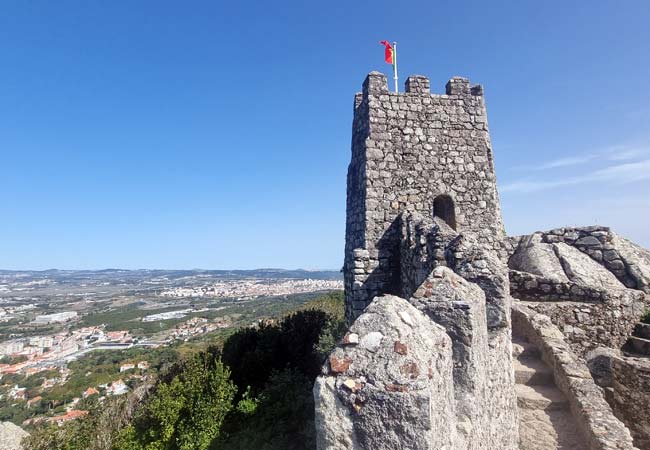 Das Castelo dos Mouros, hoch über Sintra thronend