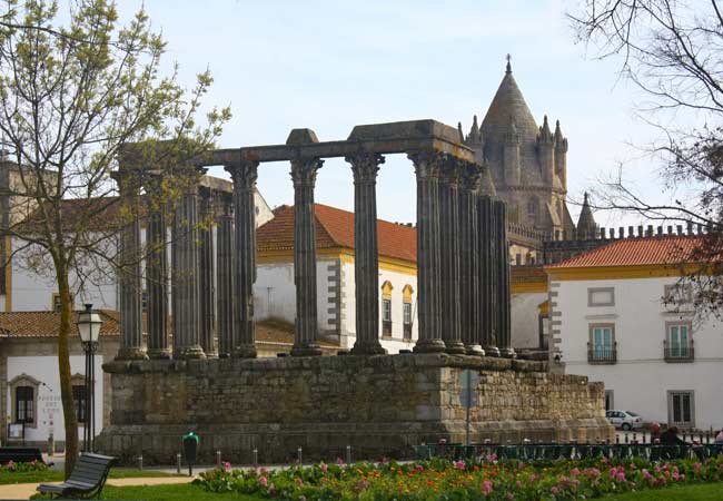 Le Templo Romano Évora 