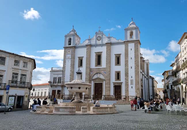 Igreja de Santo Antão Praça do Giraldo