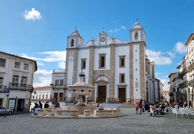 Praça do Giraldo Evora