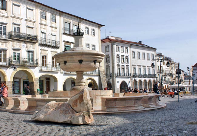 Praça do Giraldo Evora
