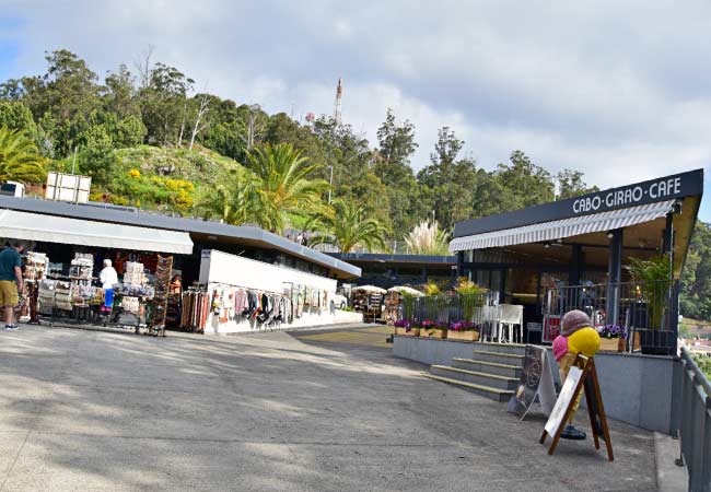 Cabo Girão skywalk boutiques de souvenirs et le café
