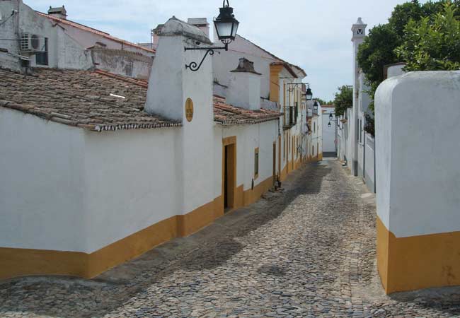 cobble backstreets in Evora