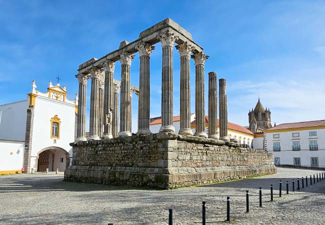 Le Templo Romano Évora 