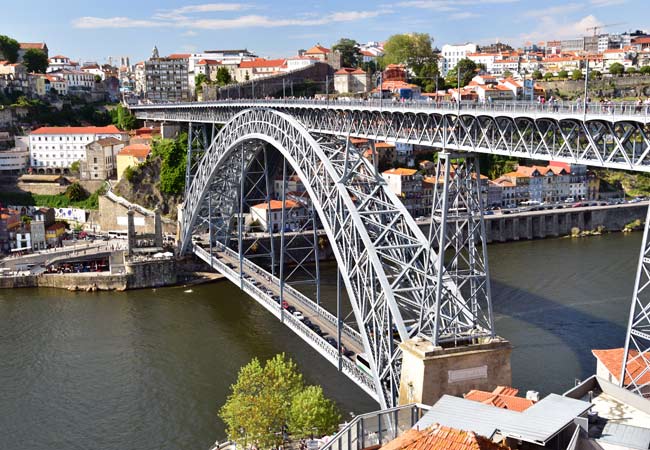 Il Ponte Luís I sul fiume Douro a Porto