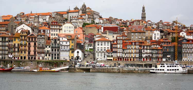 Le vieux quartier de la Ribeira à Porto