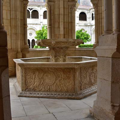 fountain   Mosteiro de Alcobaça