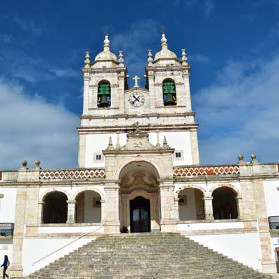 在纳扎雷圣母教堂的经典葡萄牙巴洛克式建筑